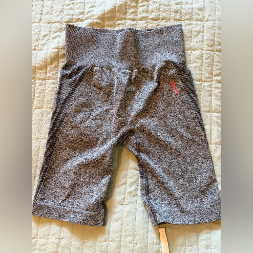 Gymshark Grey Seamless biker shorts with Pink Logo